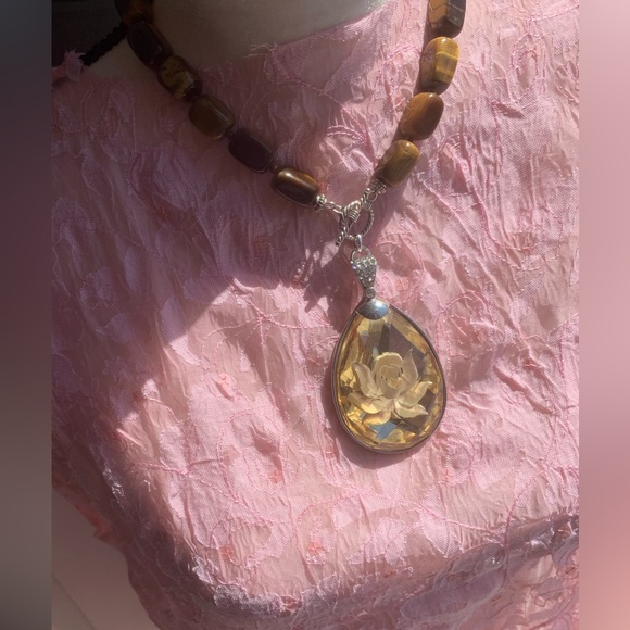Jewelry - Cottagecore chunky vintage holographic tigers eye romance rose toggle necklace